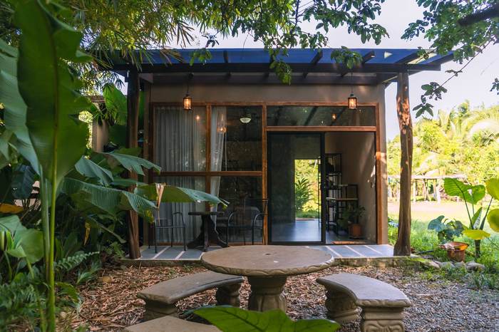 King and Bunk Cabin exterior